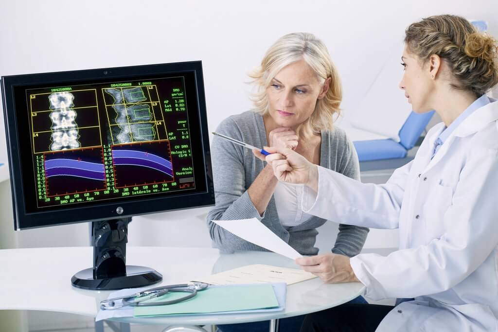 Рентгеновские денситометры измеряют плотность ткани кости по скорости поглощения рентгеновских лучей