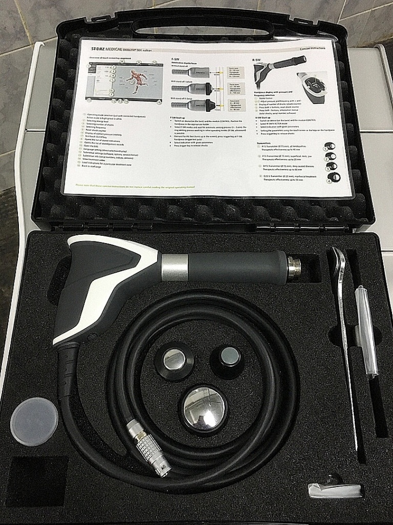 Стандартная комплектация радиального аппликатора R-SW «FALCON» STORZ MEDICAL: «пистолет» со шлангом для подачи сжатого воздуха, набор расходных материалов, 3 стандартных насадки. Стандартная комплектация радиального аппликатора R-SW «FALCON» STORZ MEDICAL: «пистолет» со шлангом для подачи сжатого воздуха, набор расходных материалов, 3 стандартных насадки.