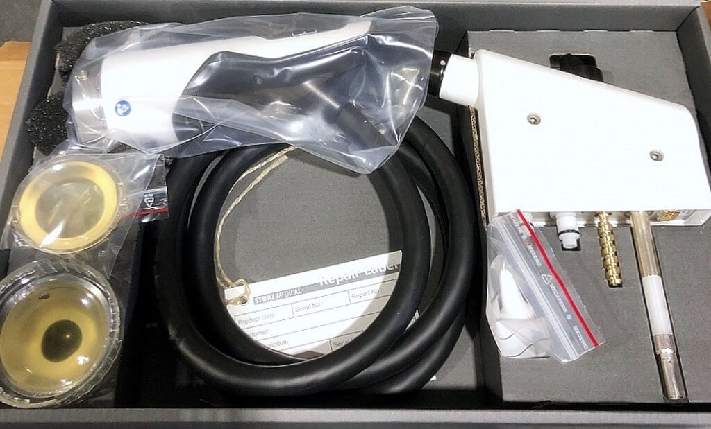 Комплектация фокусированного аппликатора F-SW «SEPIA» STORZ MEDICAL: «пистолет» с гибким проводом для подключения к УВТ аппарату, 2 сменных силиконовых насадки, сменная электромагнитная катушка. 