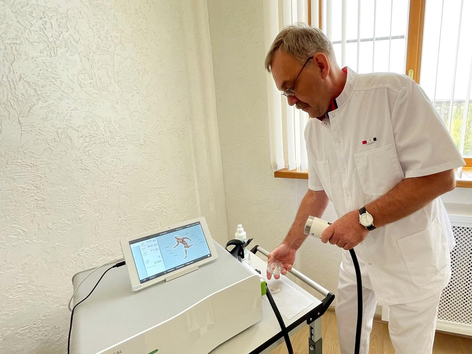 Самый востребованный* УВТ аппарат T-TOP ждет вас в нашем демозале!