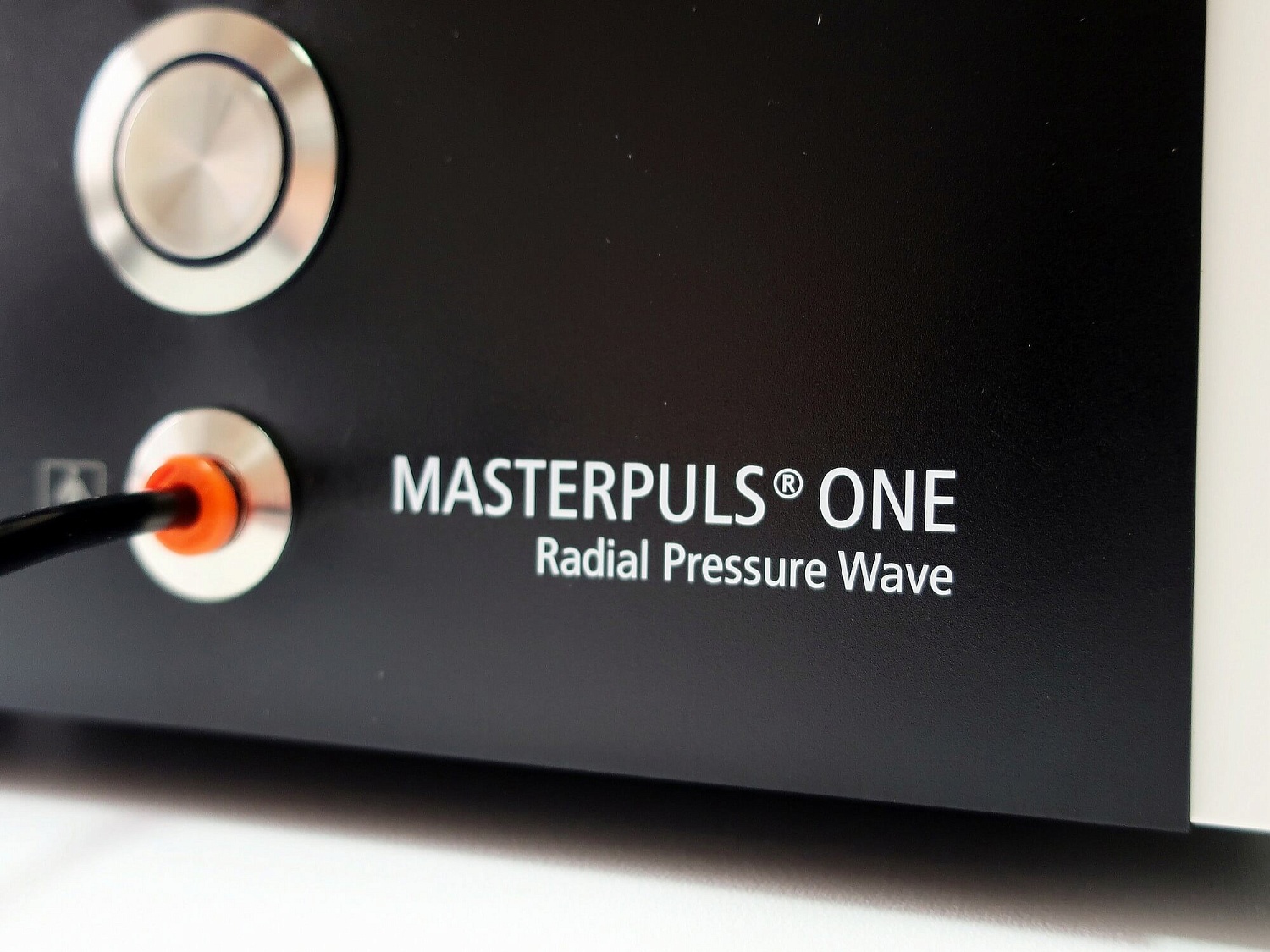 MASTERPULS ONE - фото аппарата ударно-волновой терапии