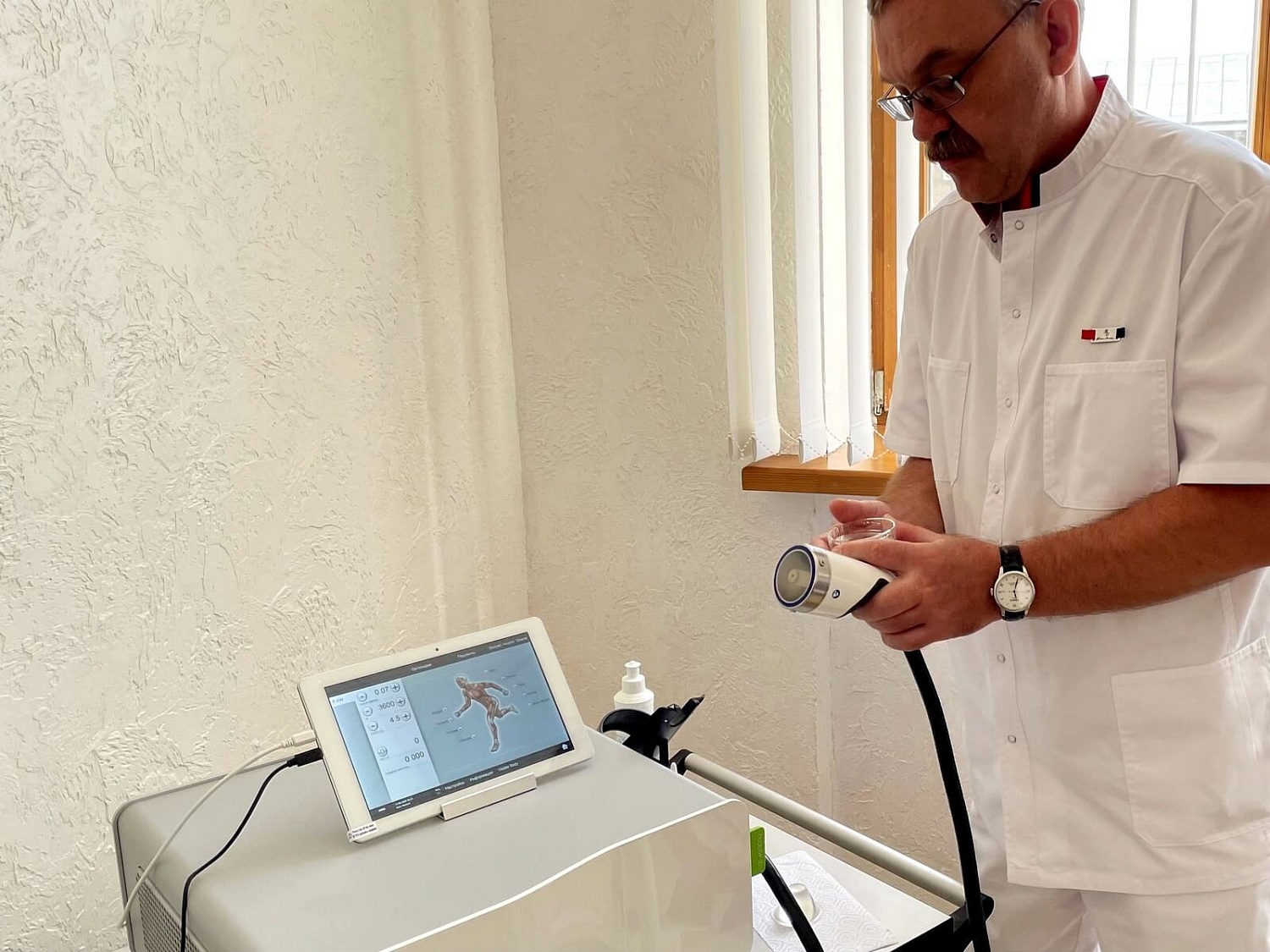 Самый востребованный* УВТ аппарат T-TOP ждет вас в нашем демозале!